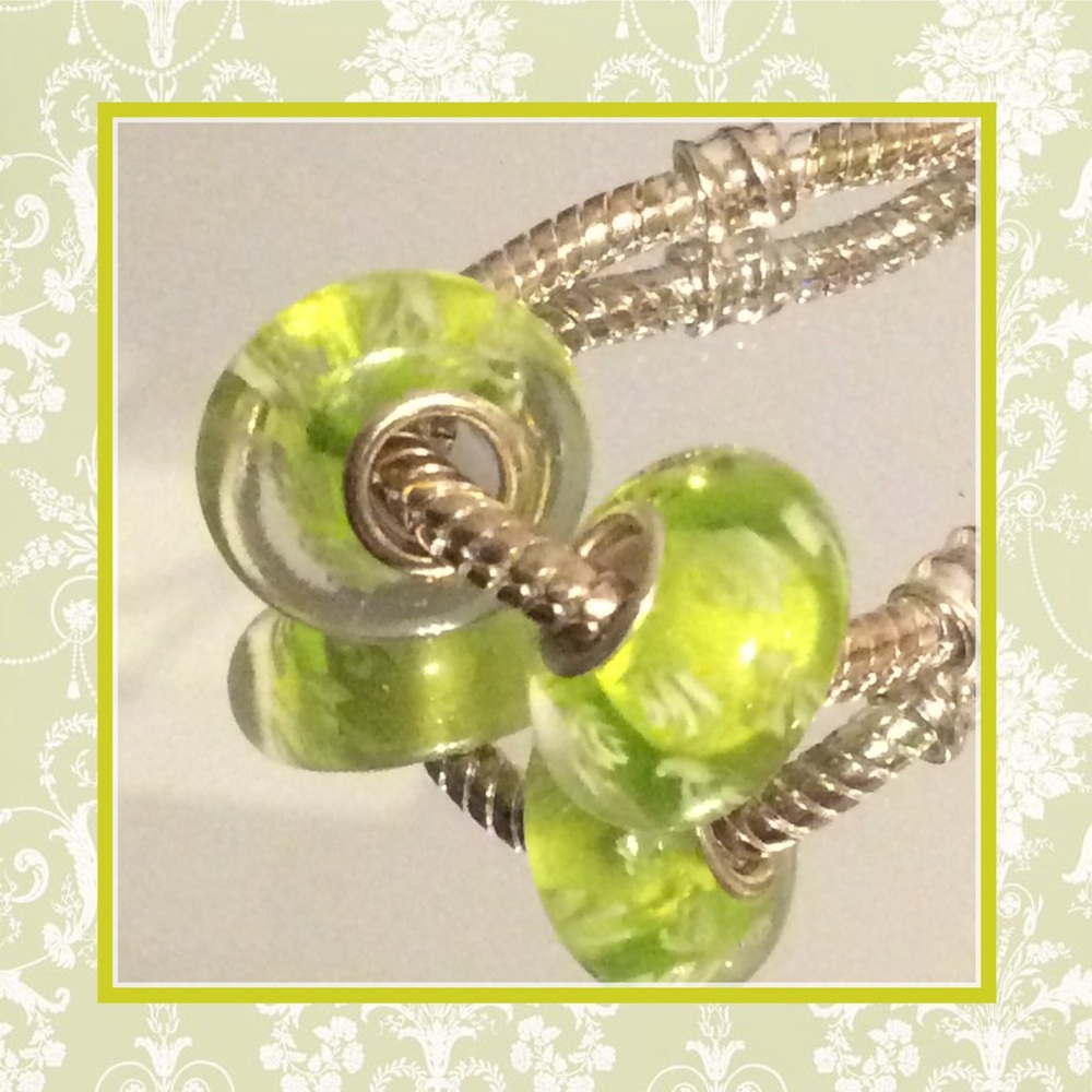 🍒2PC GREEN FLORAL GLASS BEADS CHARM GEM BOHO DIY